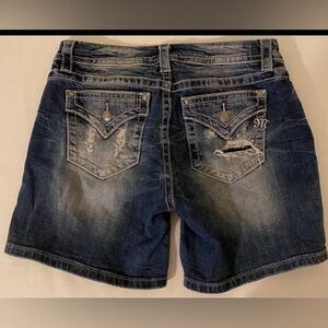 Miss Me Mid-Rise Easy Short Size 28